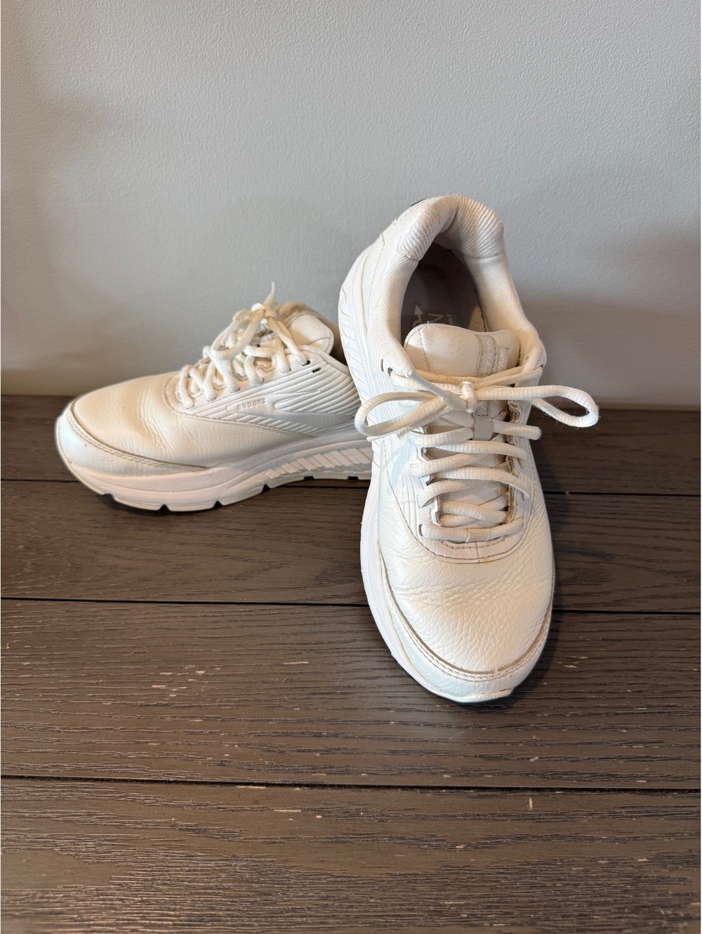 Brooks White Sneakers Women’s Size 7.5